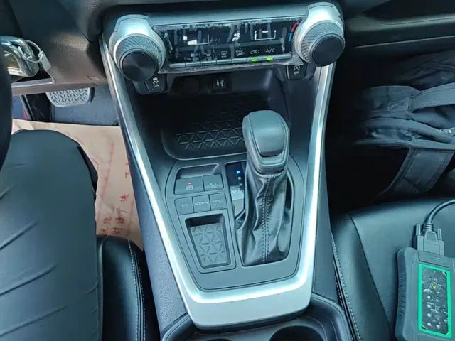 Toyota Wildlander — Фото автомобиля 9