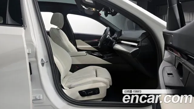 BMW 5-Series — Фото автомобиля 22