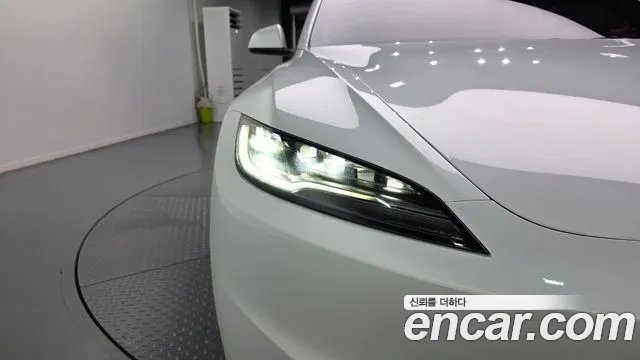Tesla Model 3 — Фото автомобиля 22