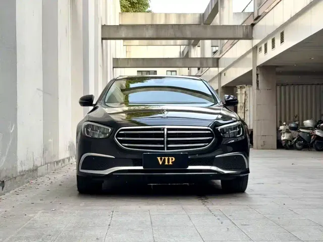 Mercedes-Benz E-Class — Фото автомобиля 2