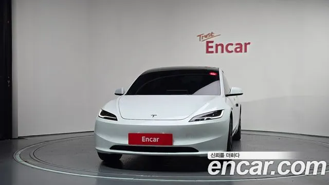Tesla Model 3 — Фото автомобиля 3