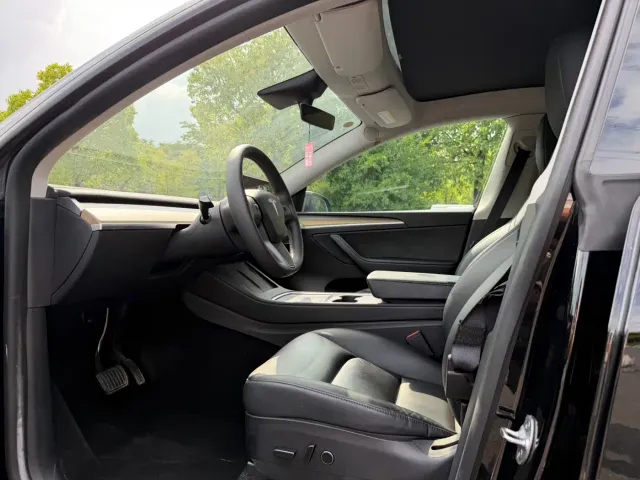Tesla Model Y — Фото автомобиля 9