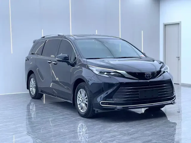 Toyota Sienna — Фото автомобиля 3