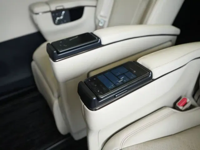 Toyota Alphard — Фото автомобиля 9