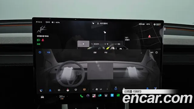 Tesla Model Y — Фото автомобиля 23