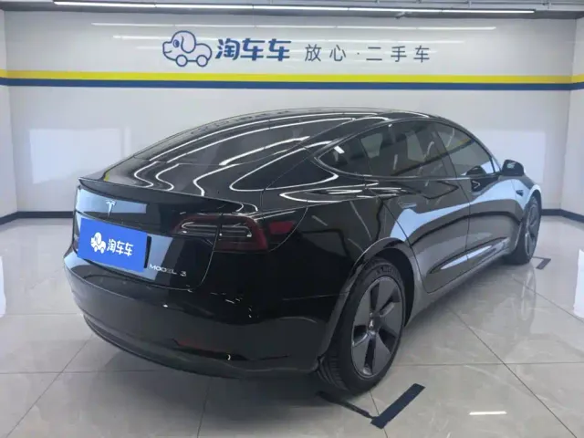 Tesla Model 3 — Фото автомобиля 3