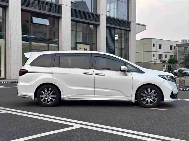 Honda Odyssey 2022 2.0L e:HEV Sharp·Enjoyment Edition — Фото автомобиля 18