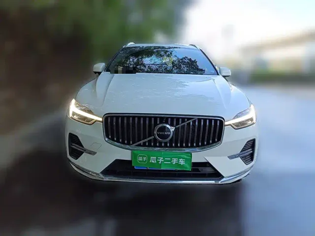 Volvo XC60 — Фото автомобиля 2