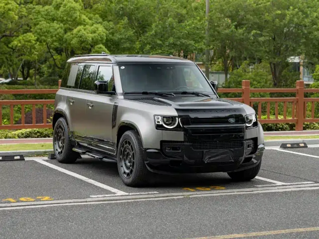Land Rover Defender — Фото автомобиля 3