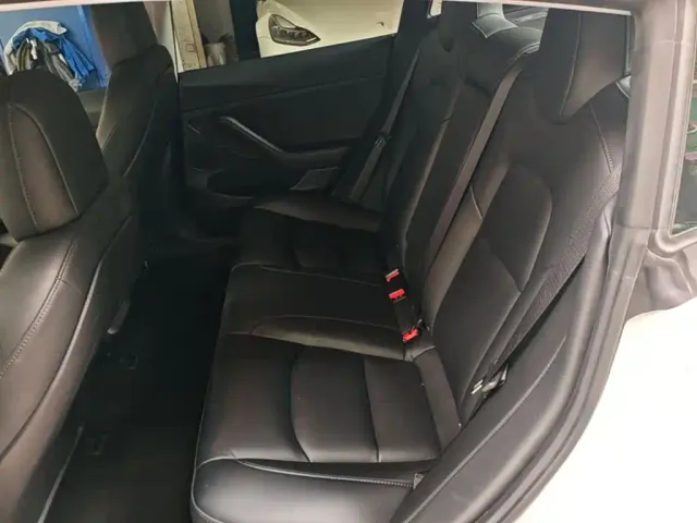 Tesla Model 3 — Фото автомобиля 16
