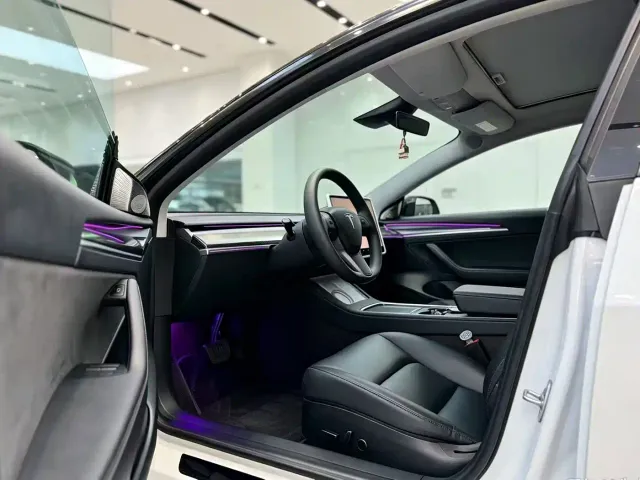 Tesla Model 3 — Фото автомобиля 7