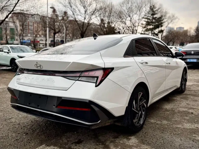 Hyundai Elantra — Фото автомобиля 6