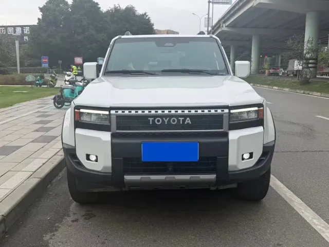 Toyota Prado — Фото автомобиля 2