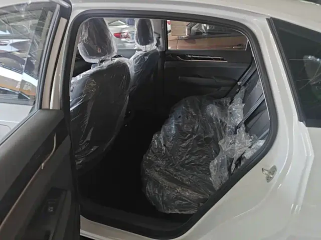 Wuling Starlight — Фото автомобиля 16