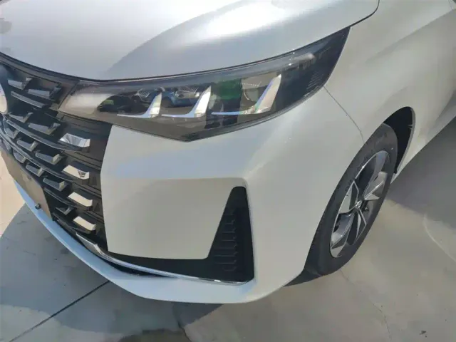 GAC Trumpchi M6 — Фото автомобиля 2