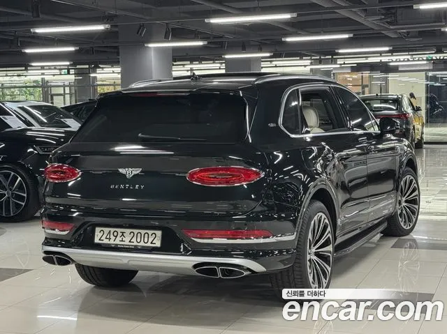 Bentley Bentayga Bentayga 4.0 V8 EWB First Edition — Фото автомобиля 3