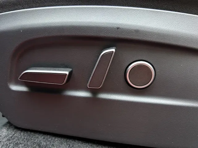 Tesla Model Y — Фото автомобиля 20