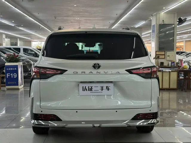 Toyota Granvia — Фото автомобиля 21