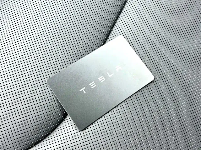 Tesla Model 3 — Фото автомобиля 14