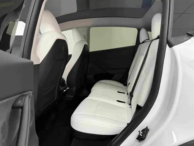 Tesla Model Y — Фото автомобиля 5