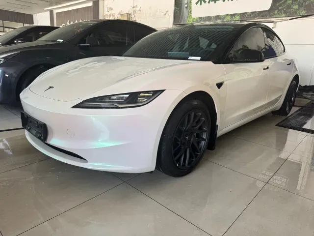 Фотография автомобиля — Tesla Model 3