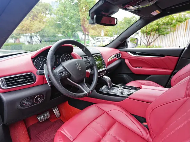 Maserati Levante — Фото автомобиля 6