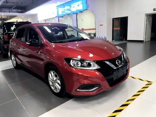 Nissan Tiida — Фото автомобиля 3