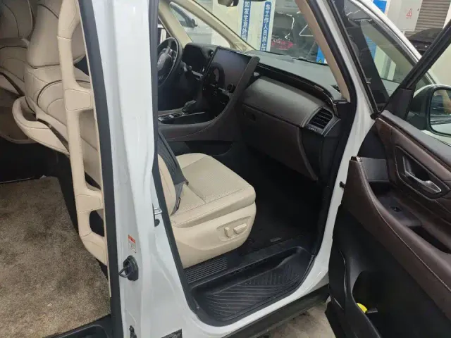 Toyota Alphard — Фото автомобиля 7