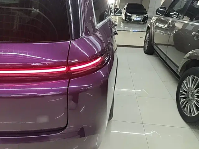 Li Auto L8 — Фото автомобиля 7
