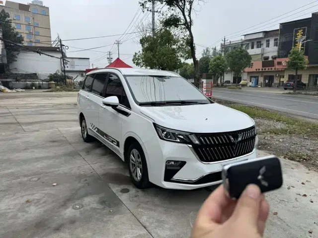 Wuling Motors Wuling Jiachen 2022 1.5T CVT Exclusive Flagship Model — Фото автомобиля 3