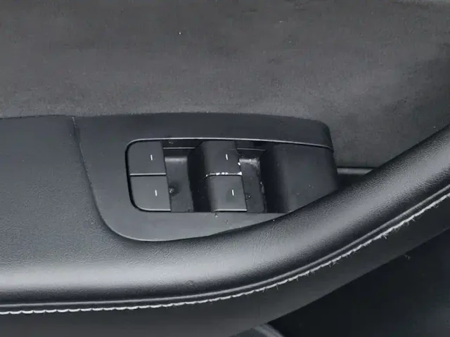 Tesla Model 3 — Фото автомобиля 9
