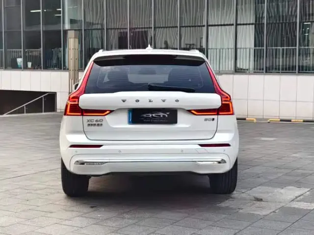 Volvo XC60 — Фото автомобиля 9