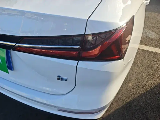 Roewe i5 — Фото автомобиля 7