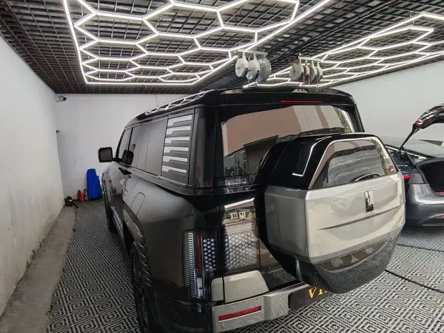 BYD U8 — Фото автомобиля 6
