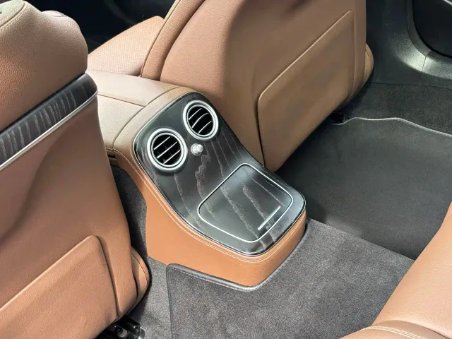 Mercedes-Benz E-Class — Фото автомобиля 18