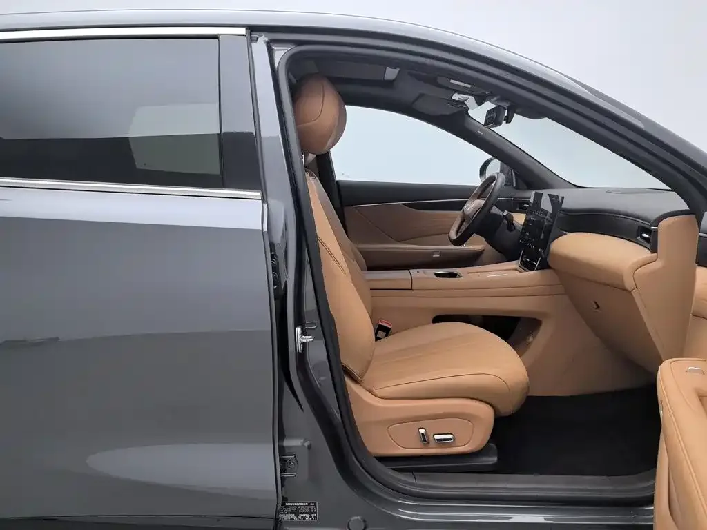 Dongfeng Aeolus Dongfeng Aeolus L8 2025 Plug-in Hybrid — Фото автомобиля 23