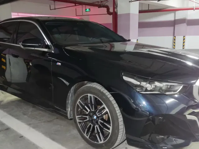 BMW 5 Series — Фото автомобиля 2