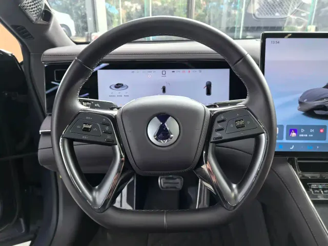 Denza Z9 — Фото автомобиля 2