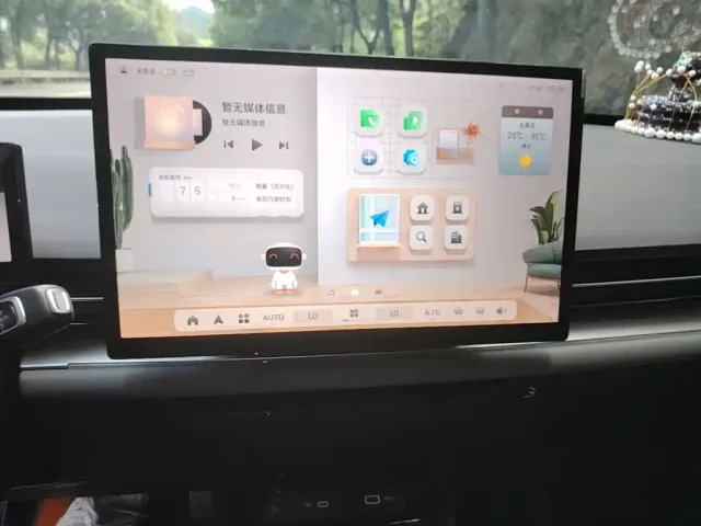 Geely Geometry G6 — Фото автомобиля 12