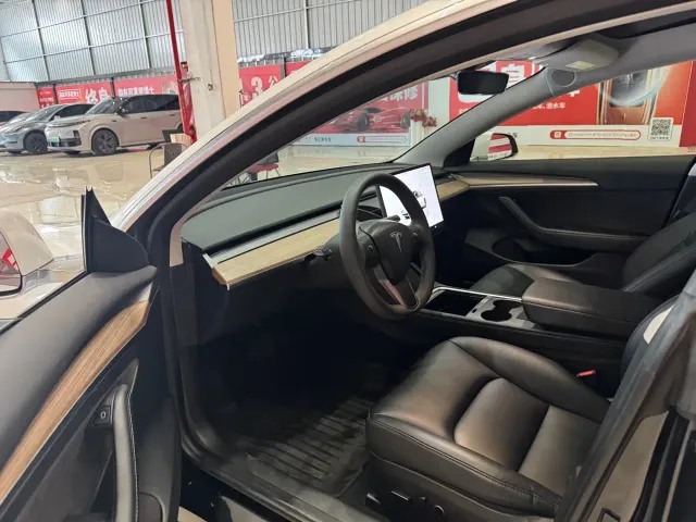 Tesla Model 3 — Фото автомобиля 7
