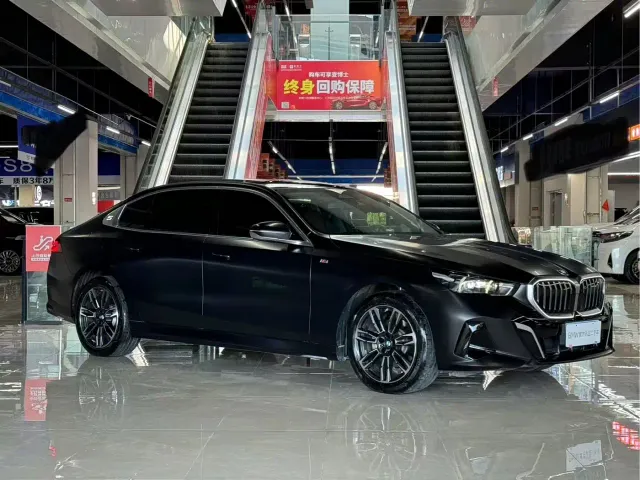 BMW 5 Series — Фото автомобиля 7