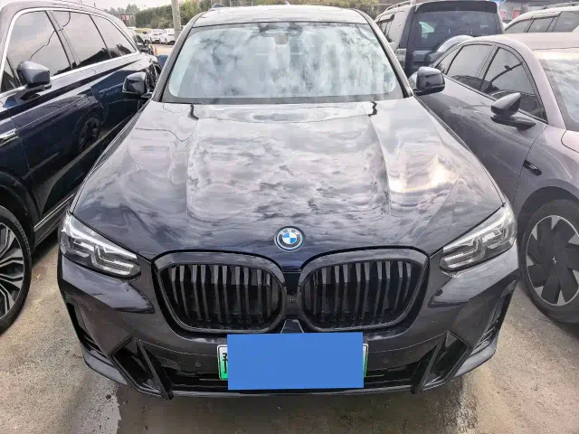 BMW iX3 — Фото автомобиля 2