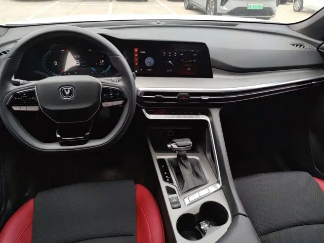 Changan CS35 Plus — Фото автомобиля 12