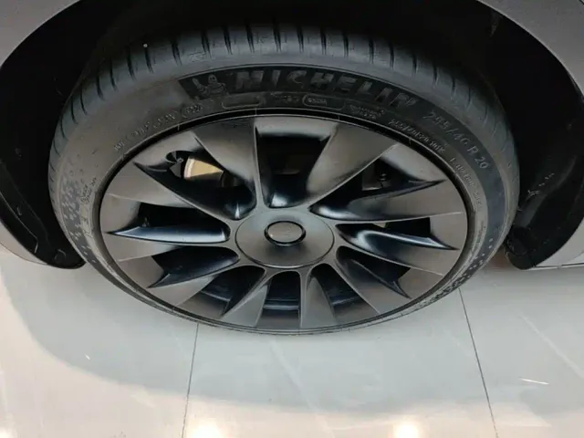 Tesla Model Y — Фото автомобиля 22