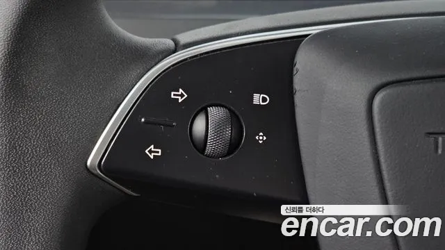 Tesla Model 3 — Фото автомобиля 6