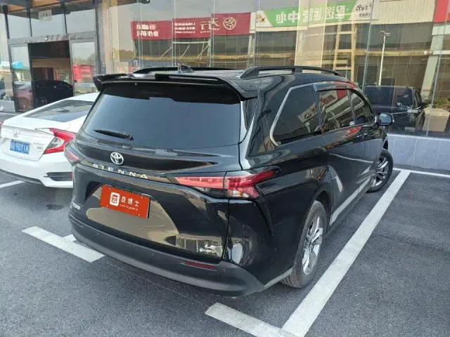 Toyota Sienna — Фото автомобиля 8