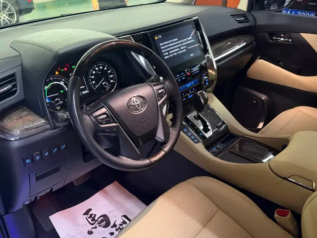 Toyota Alphard — Фото автомобиля 4