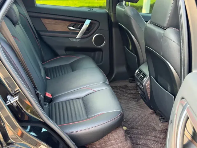 Land Rover Discovery Sport — Фото автомобиля 11