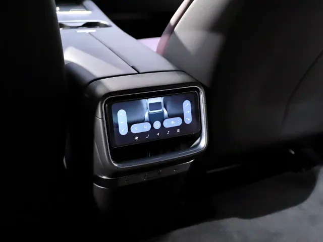 Xiaomi SU7 — Фото автомобиля 12