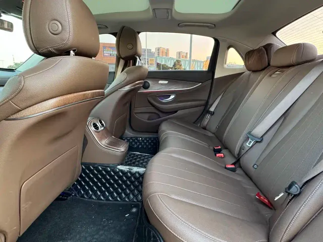 Mercedes-Benz E-Class — Фото автомобиля 11